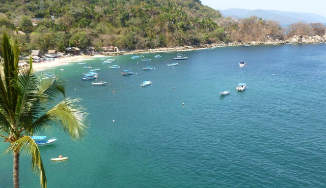 Mismaloya oceanfront condo, beach, pool, tennis court, Jacuzzi and sunsets!