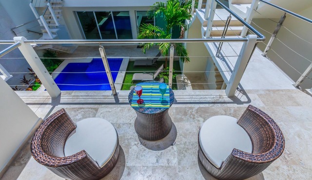 Modern 1 BR + Pool. Heart of Downtown