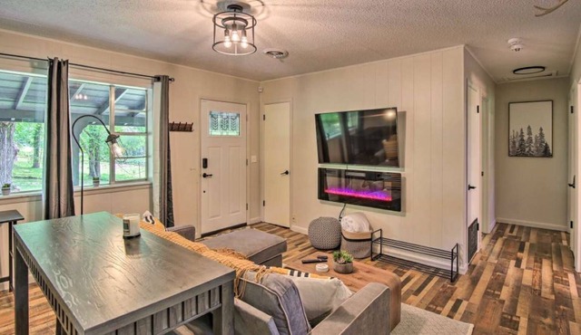Modern 2BR/1BA Home on Fort Gibson Lake in Wagoner
