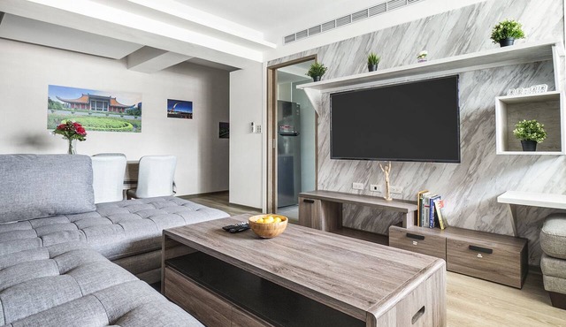 Modern 3B3bLDK, 2 Suites, 1min to Taipei Main Station MRT Y17