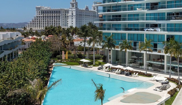 Modern 3BR Oasis | Rooftop Pool | Steps to Beach
