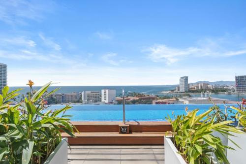 Modern Apartment + Pool + 5 min from the Beach