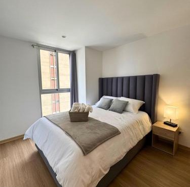 Modern Apt in Zone 4 - Art District