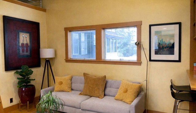 “Modern Ballard 2BR + 2 Sleeping Lofts - Sleeps 6” in Seattle