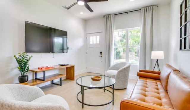 Modern Brownsville Duplex Near SPI & Downtown