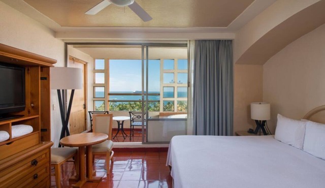 Modern & Cozy 2BR Condo with Outdoor Pools