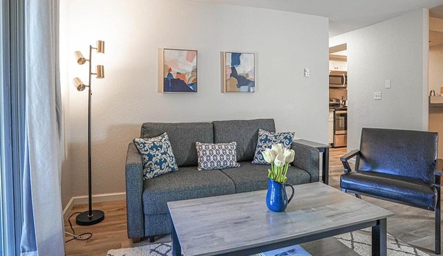 Modern Cozy next to Microsoft, Queen Bed, Parking in Bellevue