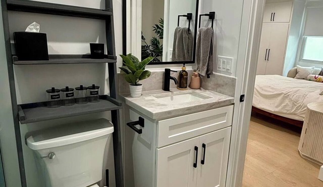 Modern Gated Studio Walk to the Beach Playa Del Rey in Los Angeles