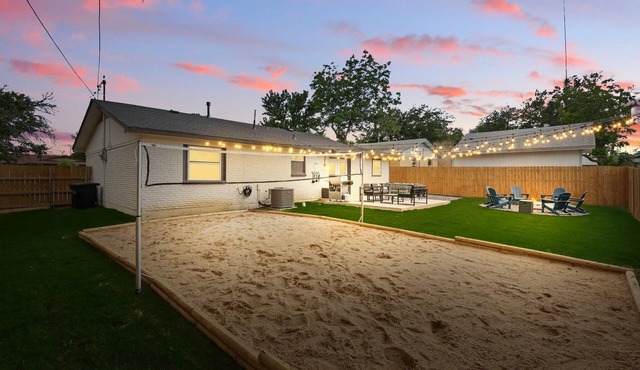 Modern Open-Concept | 4-BD/3-BA with Backyard in Irving