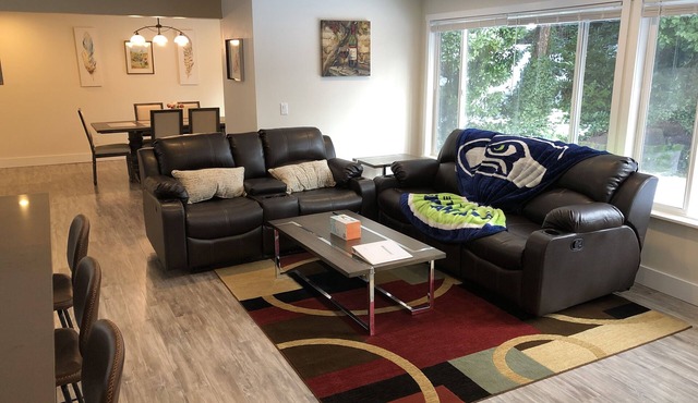 Modern & Remodeled 3bd/2ba duplex unit in Bothell - walk to UW Bothell, Downtown in Bothell