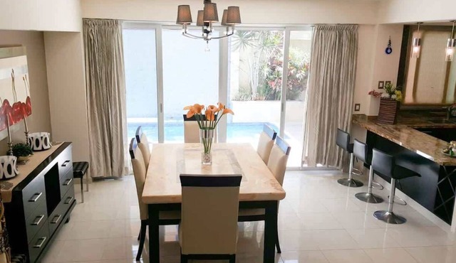 Modern Romantic Poolside Stay, Beach 10min Drive