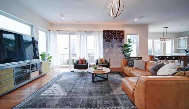 Modern Rooftop Townhome w Hot Tub & Skyline Views in Charlotte