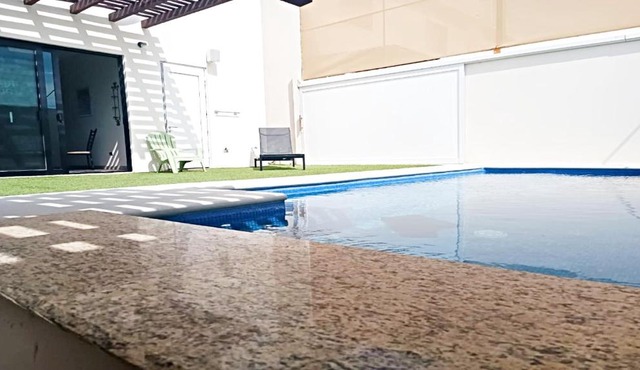 Moon House F4: Spacious 3-Bedroom Apartment in Downtown