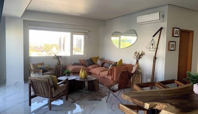 Mr W | 3BR Central Location Apartment