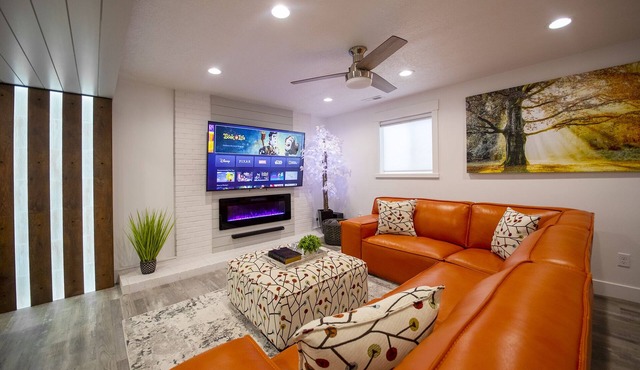 Natures Best Modern - Amazing GETAWAY, 2- Person LED Shower, 75" TV, King Bed in Orem