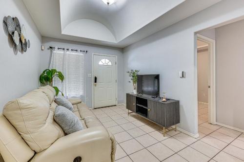 Near UTRGV & State Park: Cozy Mission Unit