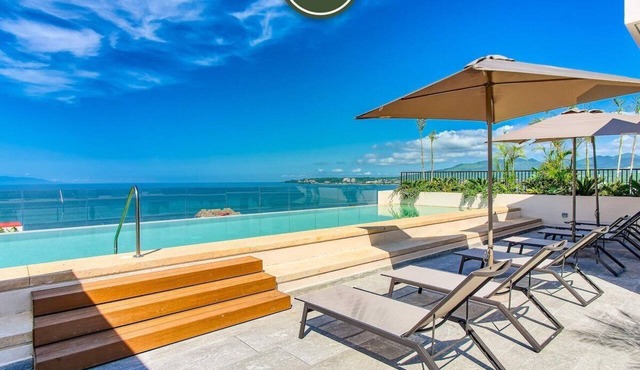 New 1 BR Condo with Amazing Rooftop Pool - Jacuzzi