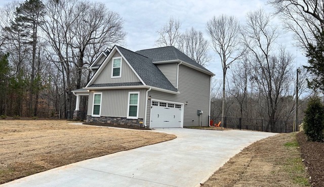 New! Charming New Modern 4/2.5 Home in Clemson SC - Just 5 minutes to Clemson U in Seneca