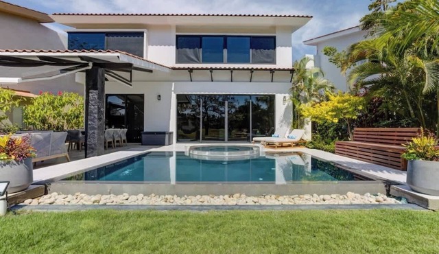 New El Tigre Deluxe 4BR Villa w/Private Pool, Jacuzzi, Billiards, Breath Taking Sunsets & Golf