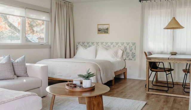 *NEW* Garden House Studio in Everett
