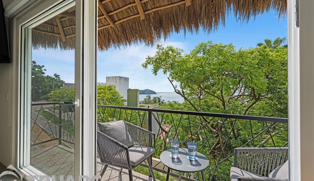 "New Lux August '24 Bungalow-Jungle ocean views, King bed, Starlink, 75" screen.
