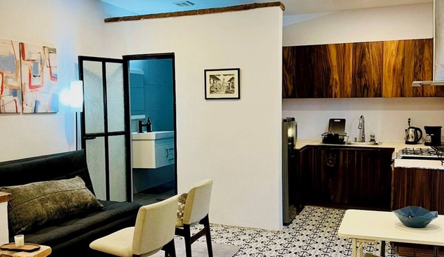 Newly renovated large studio B1 in a Zona Romantica, sleeps 2 to 4