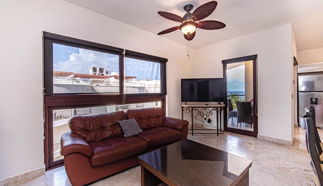 Nice Caribbean style apartment in beachfront condominium