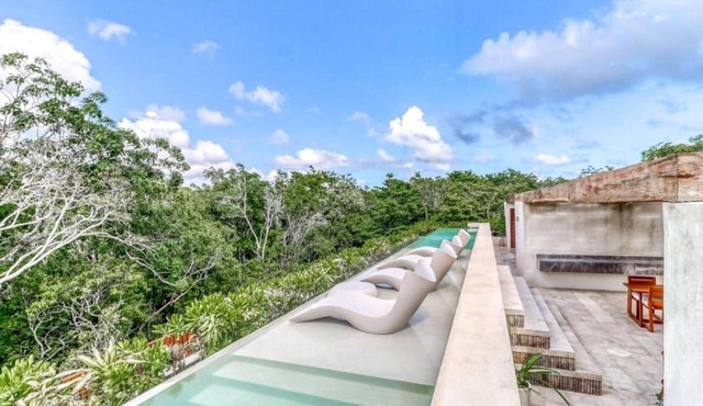 Noumir House: Casa Azul