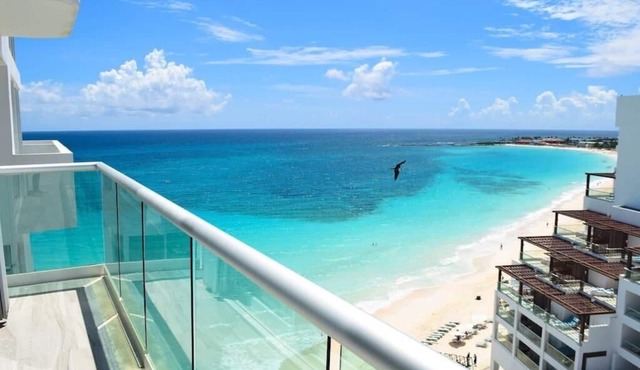 Ocean and Lagoon stunning views, balcony, spa, gym, beach, pool