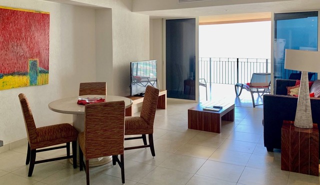 Ocean front Apartment Grand Venetian 1