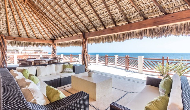 Ocean View 3 Bedroom Penthouse with Resort Amenities Overlooking the Pacific!