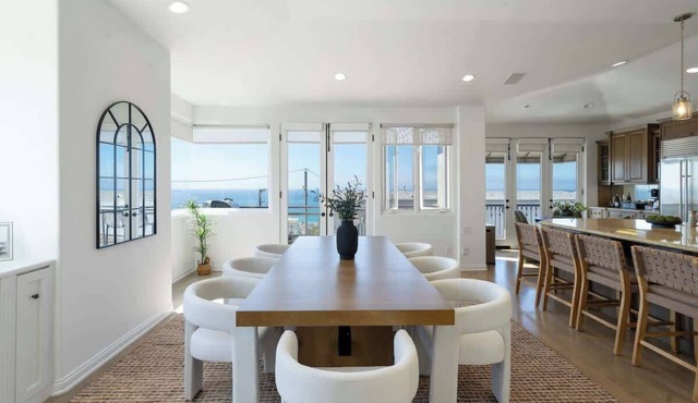 Ocean Views/Luxe 5BR Mansion/Bikes & Elevator in Manhattan Beach