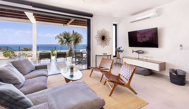 Oceanfront 2BR w/Two King Beds Cerritos Beach