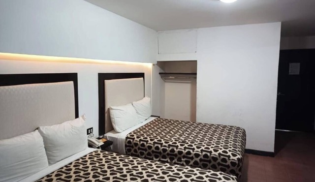 Oceanfront Bliss: Clean and Peaceful Room Perfect for Couples or Friends