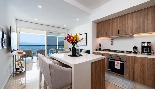 Oceanfront Condo – 13th Floor | 8 Heated Pools | Rooftop Gym | 500 Mbps WiFi