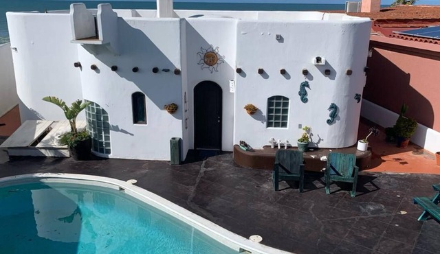 Oceanfront Villa - Birthdays, Weddings & Events. Private pool, jacuzzi & Chef