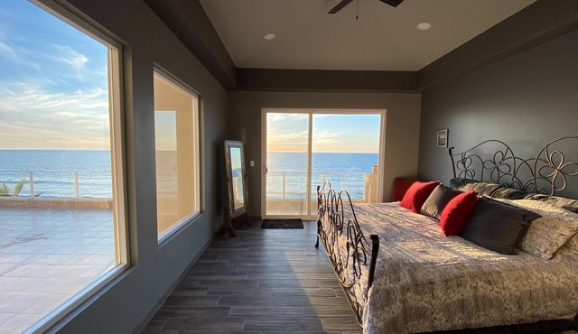 Oceanfront villa in Rosarito Beach- 2 pools and jacuzzi