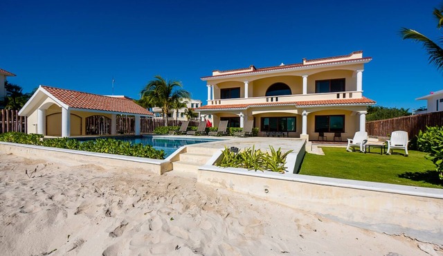 Oceanfront Villa w/amazing views. Infinity Pool, Chef Upon Req, Welcome Gifts!