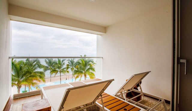 Oceanfront w/Pool, Hot Tub & Gym