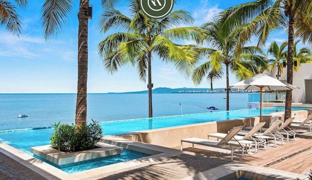 Oceanview 1 BR Condo with Pools and Beach Access
