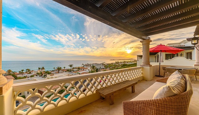 Oceanview Penthouse with infinity pool and jacuzzi
