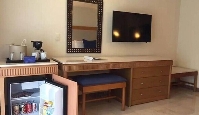 Original Studio with Outdoor Pool for Weekend Getaway