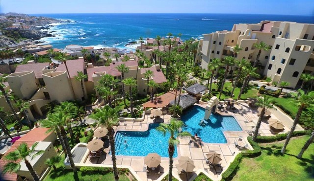 Overlook the Sea of Cortez & Pool in Spacious living area