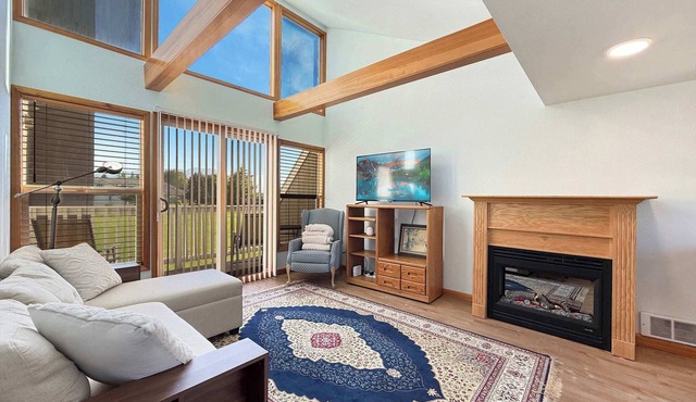 Overlooks Golf Course, Mountain View, Fireplace in Sequim