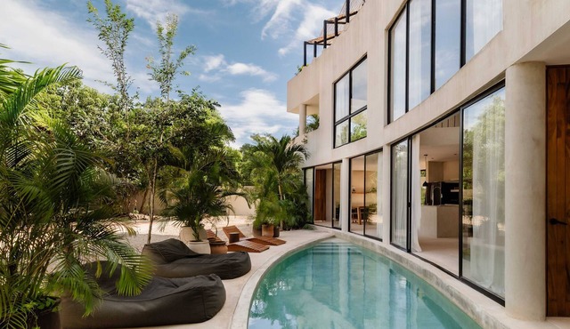 Palacio Papaya 2 Pools, Rooftop Bar & Pickleball