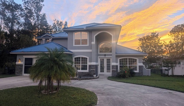 Palm Coast Oasis: Solar Pool, Spa, Sauna & Sunroom in Palm Coast