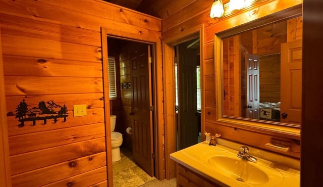 Peaceful Cabin Retreat – Perfect for Families & Friends in Monroe