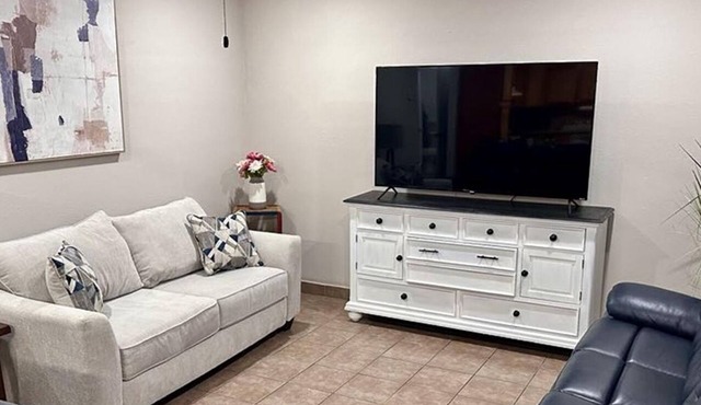 Peaceful, Safe, & Centrally Located 1-bedroom house in Raymondville TX