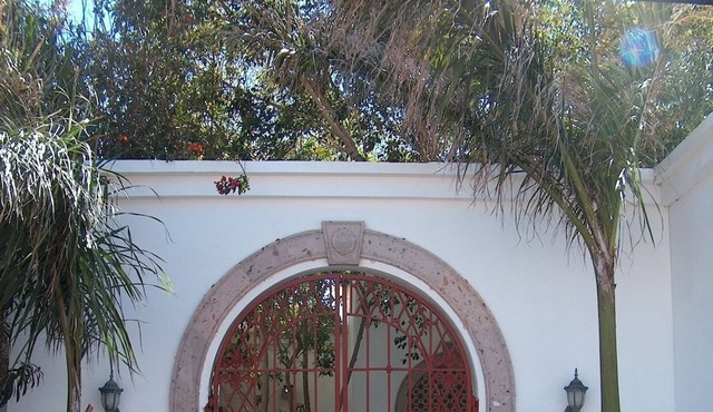 PELICAN STUDIO: Delicious, private, with porch overlooking the Sea of Cortez.