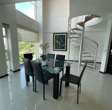 Penthouse with Pool, Gym & A/C